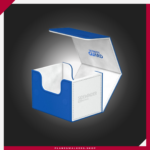 La Ultimate Guard Sidewinder 100+ SYNERGY es una deck box premium para cartas diseñada para almacenar y proteger tu mazo con estilo gracias a sus combinaciones exclusivas de color. Con capacidad para hasta 100 cartas con doble funda o 120 cartas con funda simple (utilizando fundas Ultimate Guard), incorpora apertura lateral para acceso rápido, acabado exterior Xenoskin y cierre magnético reforzado. Una opción ideal para jugadores que buscan personalidad, protección y funcionalidad.