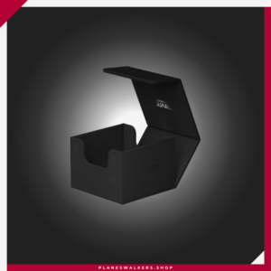 La Ultimate Guard Sidewinder 133+ es una deck box premium de gran capacidad diseñada especialmente para jugadores de Commander / EDH y mazos con cartas adicionales o fichas. Con espacio para 133 cartas con doble funda o más de 160 cartas con funda simple (utilizando fundas Ultimate Guard), incorpora apertura lateral para acceso rápido, acabado exterior Xenoskin, interior de microfibra premium y cierre magnético reforzado para una protección segura y elegante.