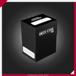 La Ultimate Guard Card Case 80+ es una caja compacta y resistente para cartas diseñada para almacenar y proteger tu colección de forma segura. Fabricada en polipropileno reforzado, ofrece capacidad para hasta 80 cartas con doble funda o más de 100 cartas con funda simple, incorpora sistema de autocierre, campo de rotulación y divisor de cartas incluido. Una solución práctica para organizar y transportar mazos de TCG como Magic: The Gathering, Pokémon y otros juegos de cartas.