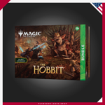 Disfruta de una experiencia completa con el Bundle MTG – El Hobbit™, una edición ideal para jugadores y coleccionistas. Incluye 9 Play Boosters, carta promocional foil con arte alternativo, tierras con arte completo, contador de vidas Spindown exclusivo y accesorios para ampliar tu colección de Magic: The Gathering.