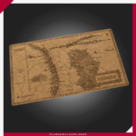 El Ultimate Guard Play-Mat Sophoskin The Hobbit™ - Tierras Salvajes es un tapete premium con diseño oficial inspirado en El Hobbit. Fabricado con materiales de alta calidad, ofrece una superficie cómoda y protección para tus cartas, ideal para Magic: The Gathering, Pokémon, Lorcana y otros TCG.